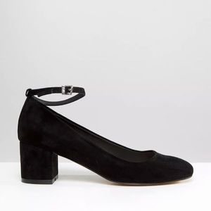 Mary Jane pump with ankle strap in Black Suede by Steve Madden size 6.5